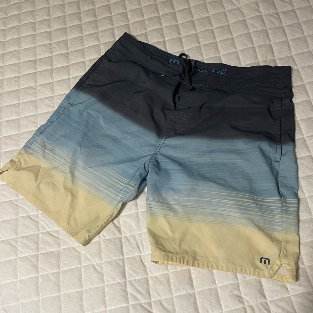 Men’s Travis Mathew Swim Shorts sz 38